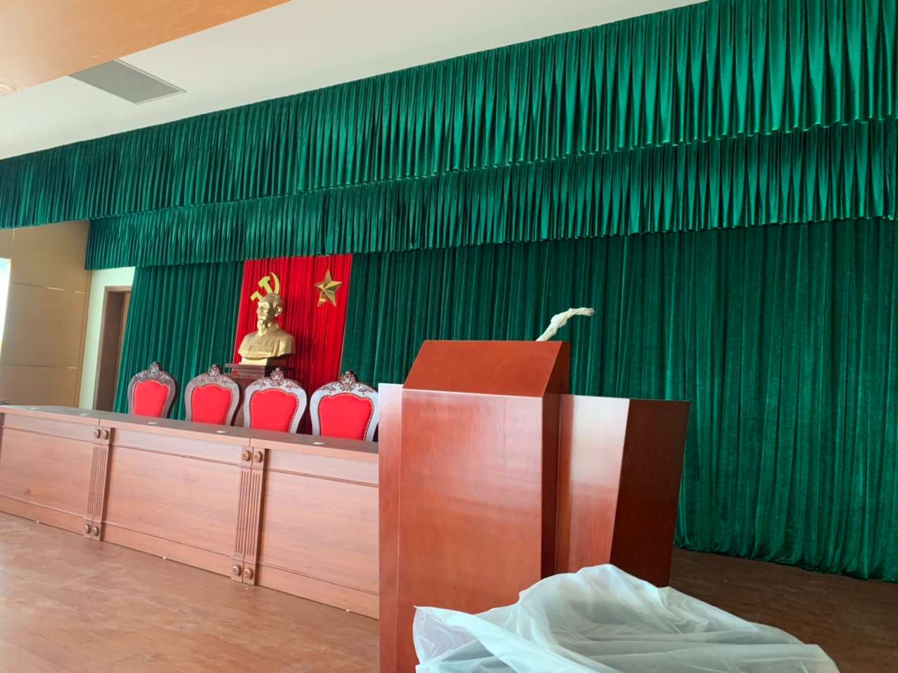 Rèm vải hội trường giá rẻ tại Cầu Giấy, Hà Nội 0975 765 295