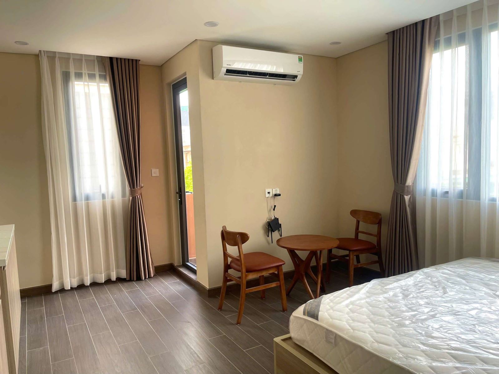 LẮP ĐẶT RÈM VẢI 2 LỚP TẠI LÔ 9E5 CẦU DIỄN