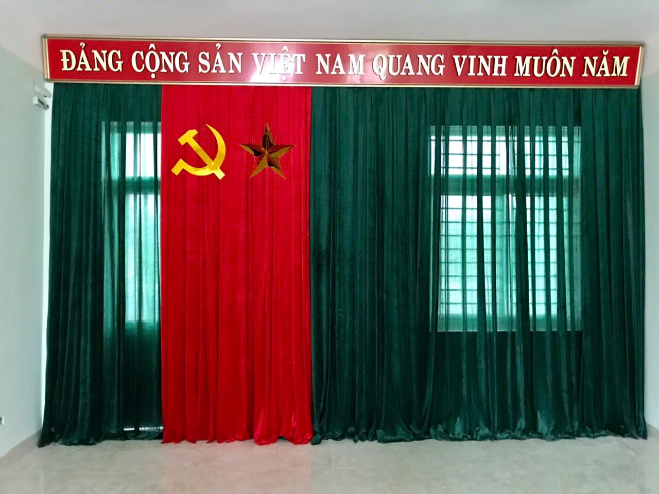 Có nên mua rèm hội trường sân khấu giá rẻ