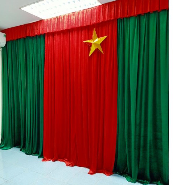 Có Nên Sử Dụng Rèm Hội Trường Giá Rẻ 0975765295